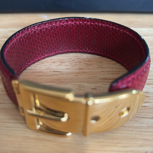 Gucci Vintage Red Lizard Hinged Cuff Bracelet - Picture 5 of 11